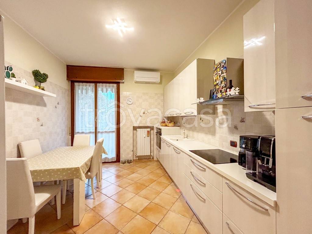 Appartamento in vendita a Nova Milanese via Carlo Pisacane