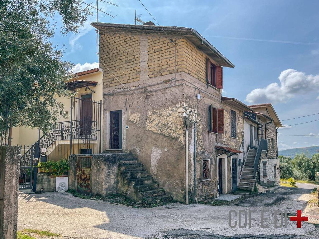 Casa Indipendente in vendita a Poggio Nativo via Mirtense