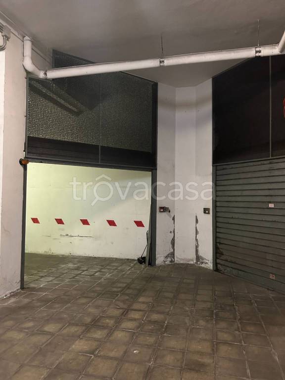 Garage in vendita a Roma via Calimno, 55