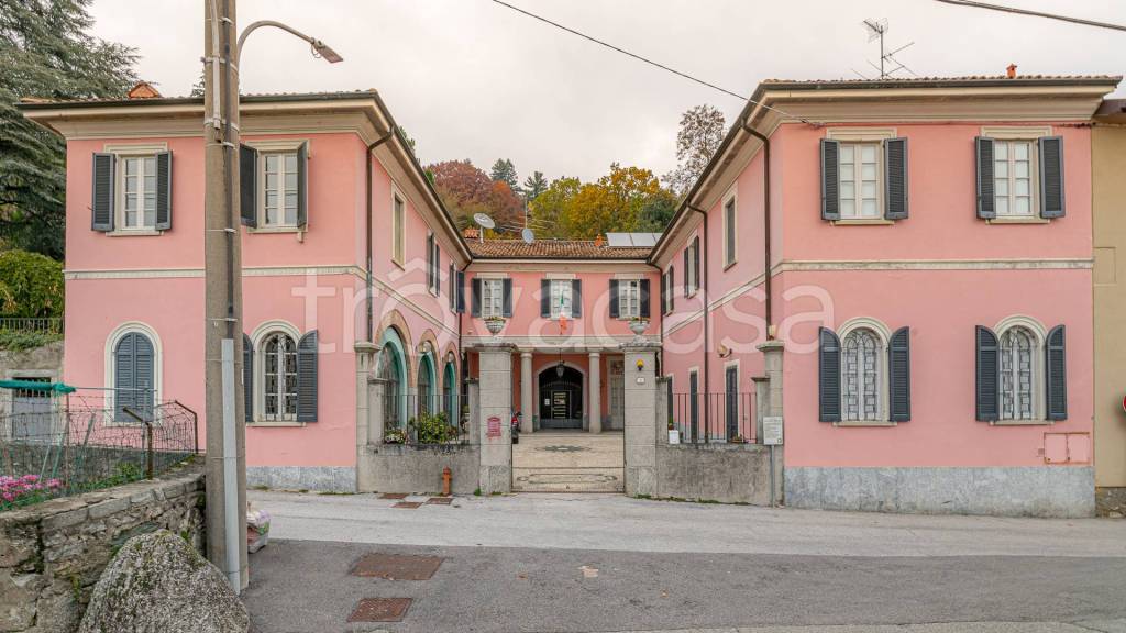 Villa Bifamiliare in vendita ad Albese con Cassano