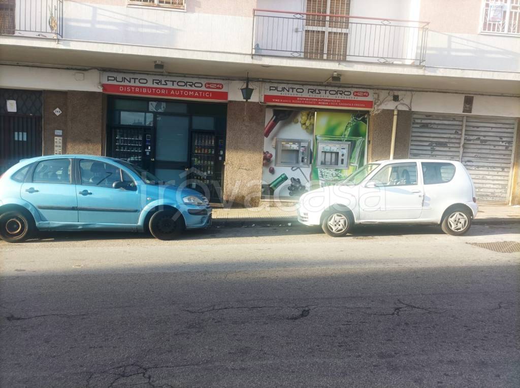 Negozio in vendita a Messina via Palermo, 249