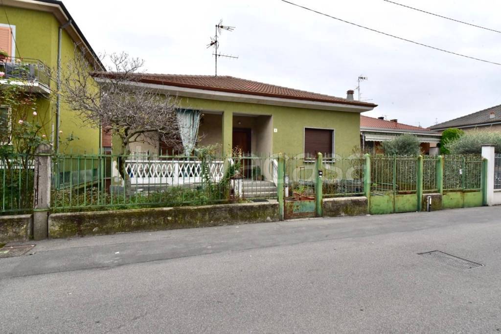 Villa in vendita a Paderno Dugnano via unita' d'italia, 9