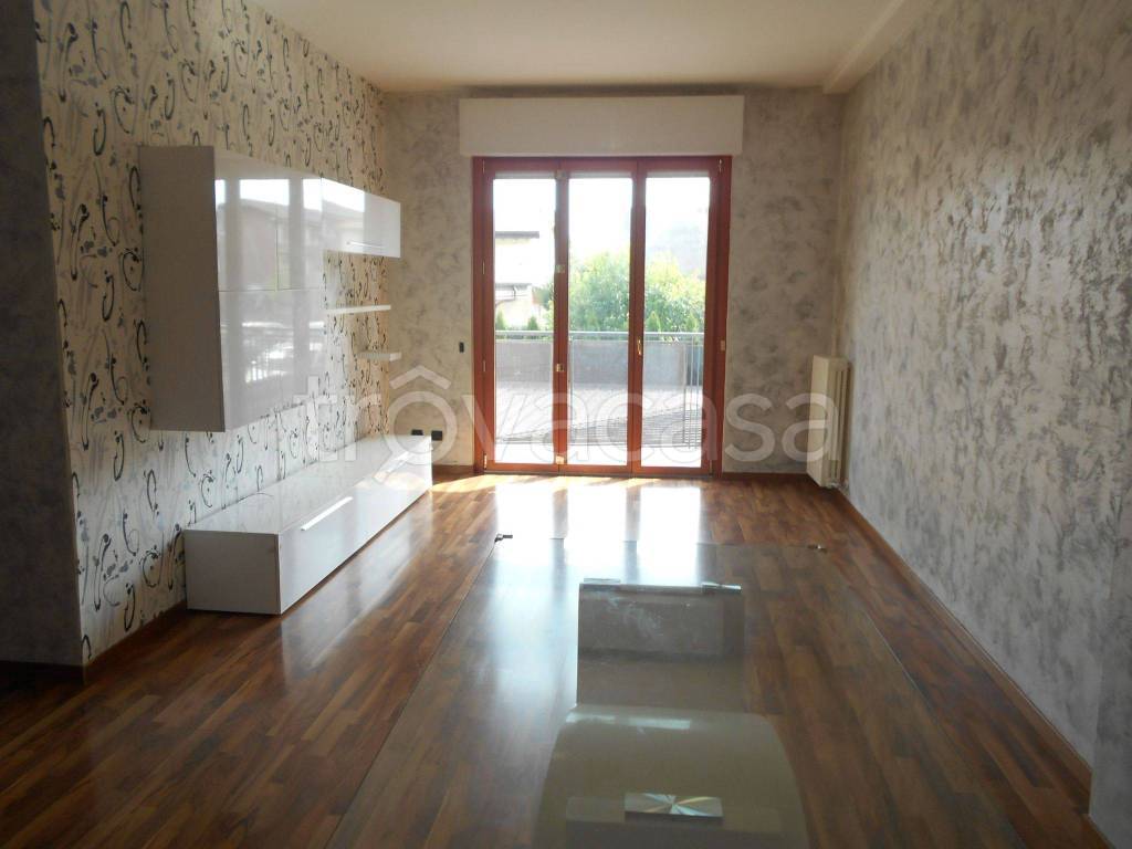 Appartamento in in vendita da privato a Cantù via Francesco Baracca, 63