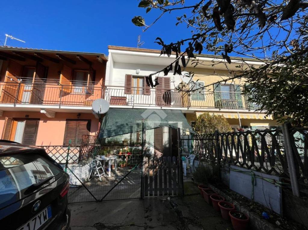 Casa Indipendente in vendita a Lauriano via Anselmina, 35