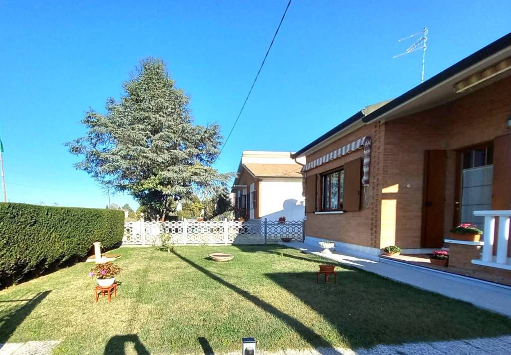 Villa in vendita a Ferrara via bologna, 949