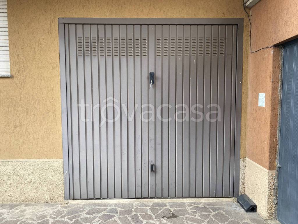 Garage in vendita ad Albano Sant'Alessandro via Conti Albani, 7