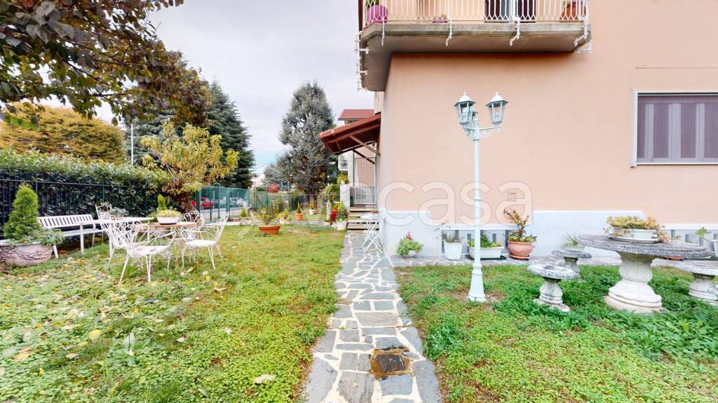 Villa Bifamiliare in vendita a Lainate via Vignola
