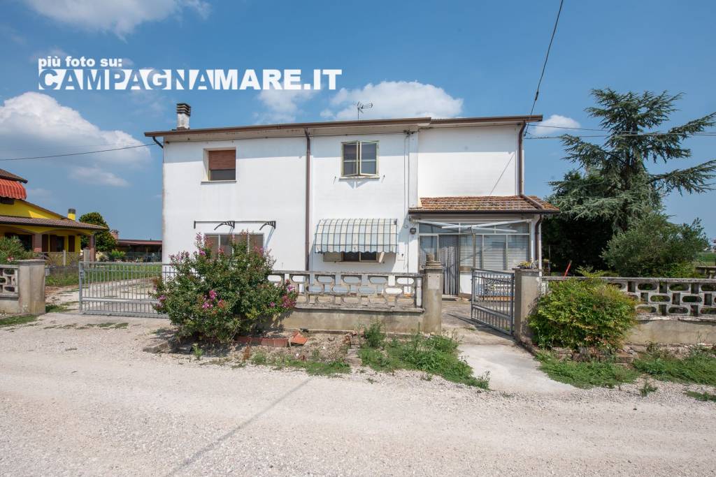 Villa in vendita a Codigoro via Piave, 10/h