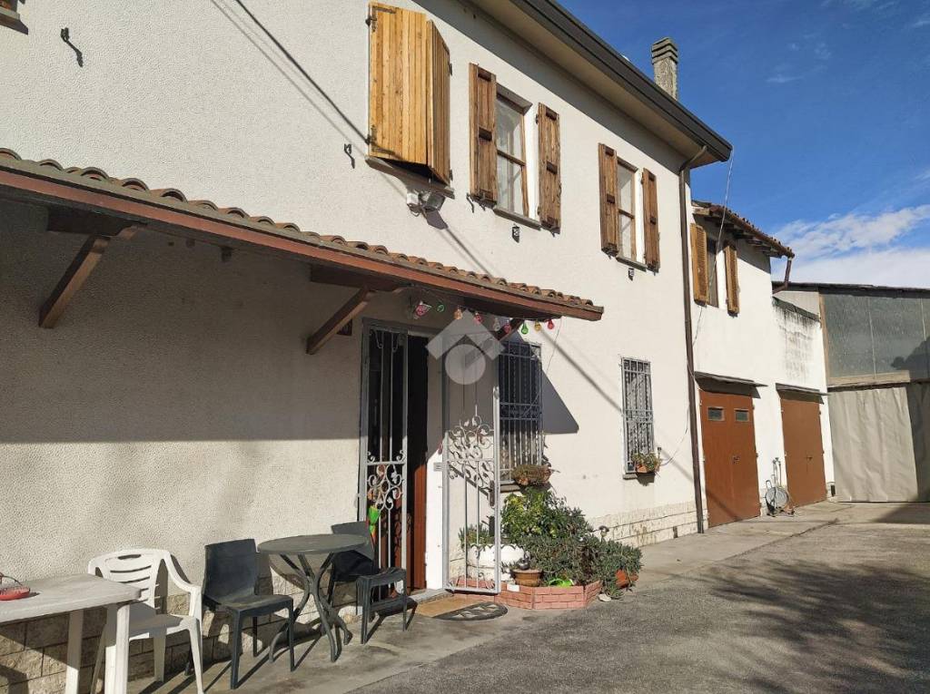 Casa Indipendente in vendita a Faenza via Lovatella, 16