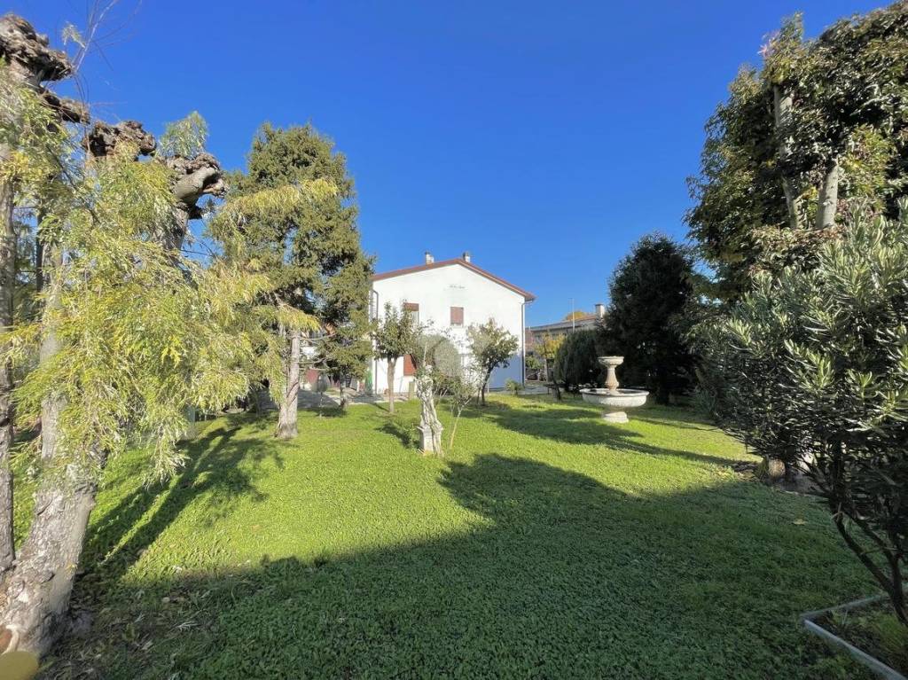 Villa in vendita a Piombino Dese via Manzoni, 1