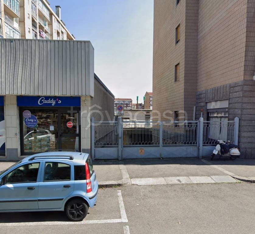 Garage in vendita a Torino via Cesare Pavese, 9