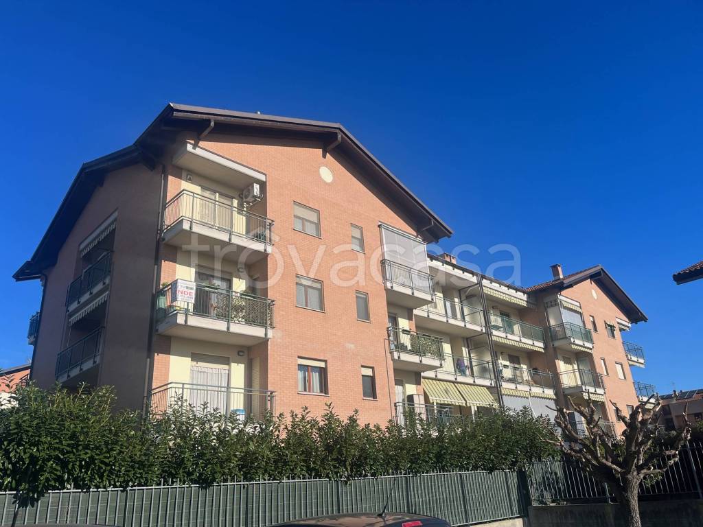 Appartamento in vendita a Carmagnola via Giovanni Arpino, 14