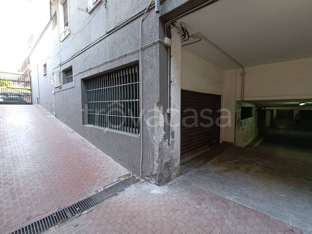 Magazzino in vendita a Catania via Paolo Bentivoglio, 44