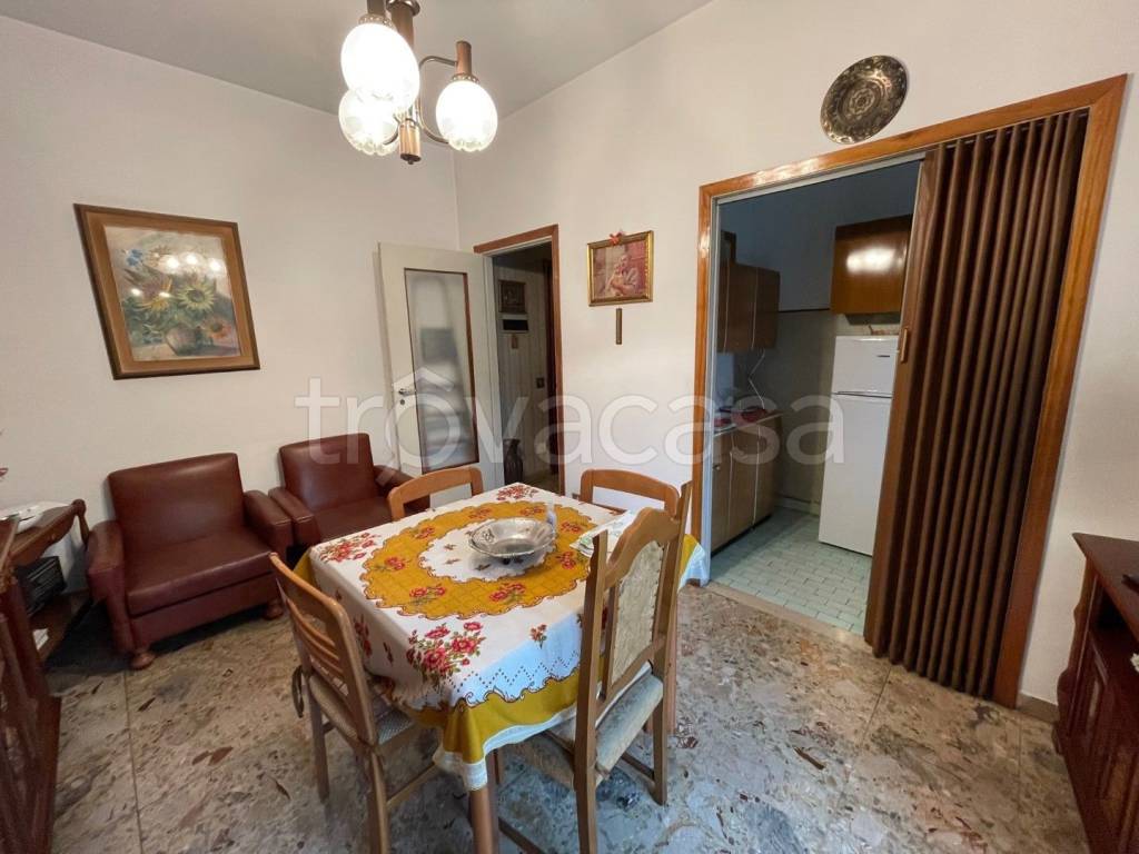 Appartamento in vendita a Cologno Monzese via Cesare Battisti, 53