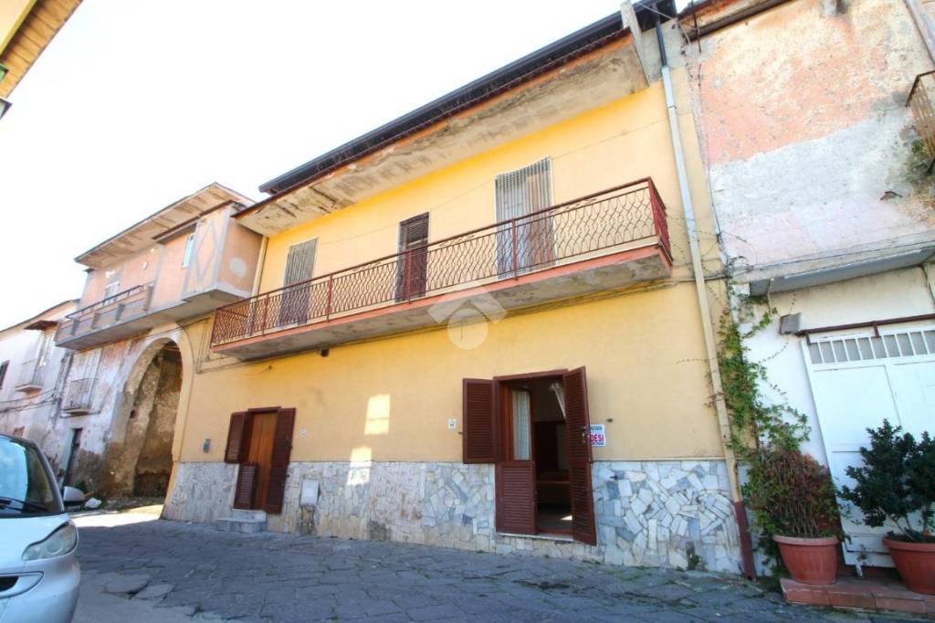Casa Indipendente in vendita a Frignano via s. Nazario, 42