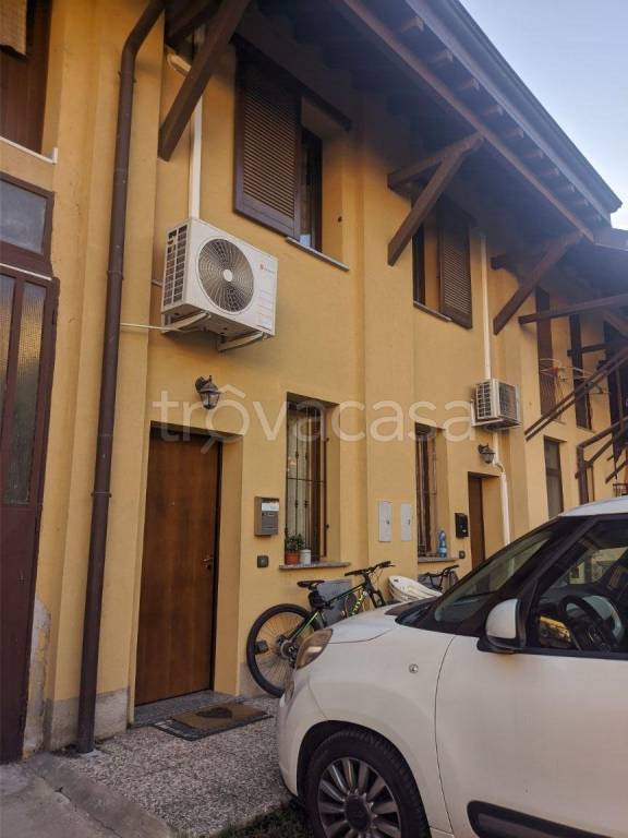 Appartamento in vendita ad Agrate Brianza via Camillo Benso di Cavour, 7