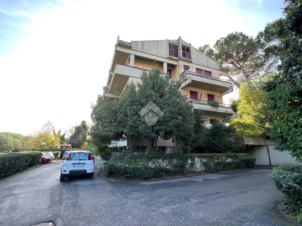 Appartamento in vendita a Roma via Sergio Forti, 20