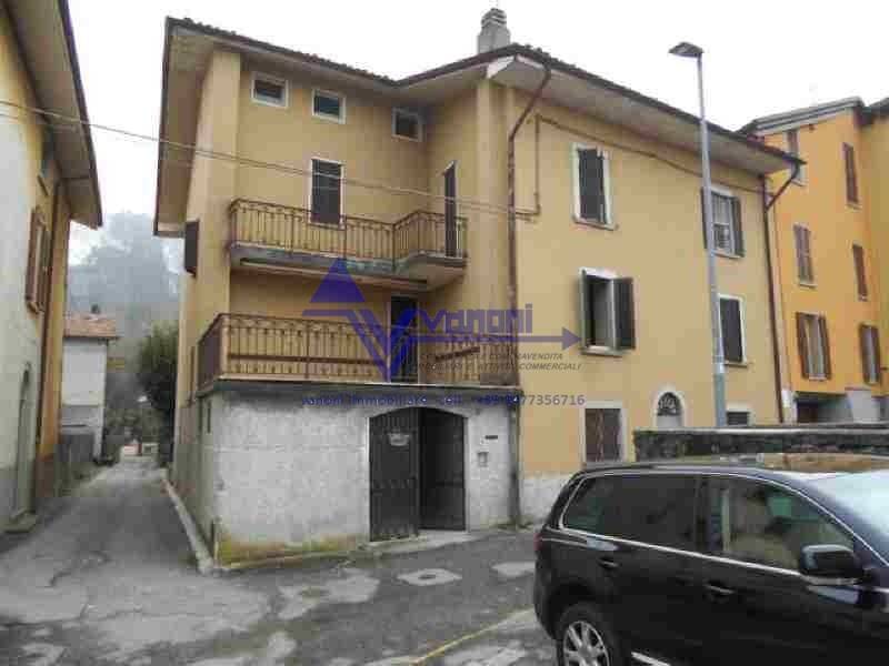 Villa Bifamiliare in vendita a Bergamo via Giovanni Maironi Da Ponte, 17