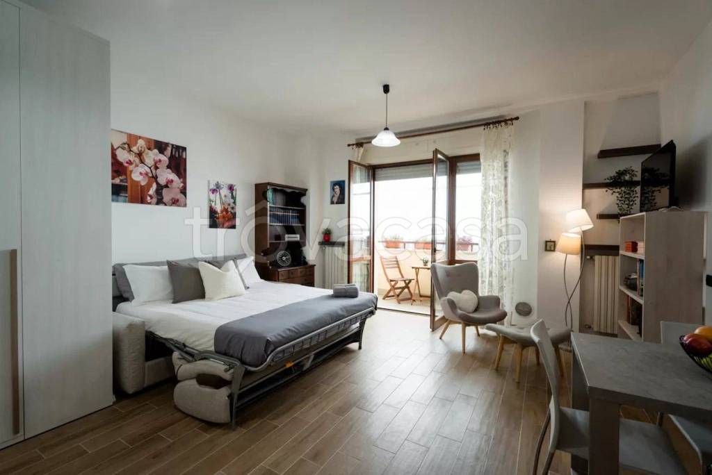 Appartamento in affitto a Milano via Nino Oxilia