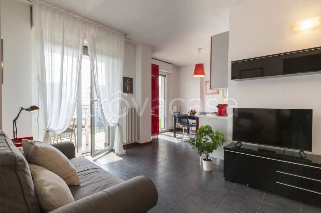 Appartamento in affitto a Milano via Bruno Cassinari