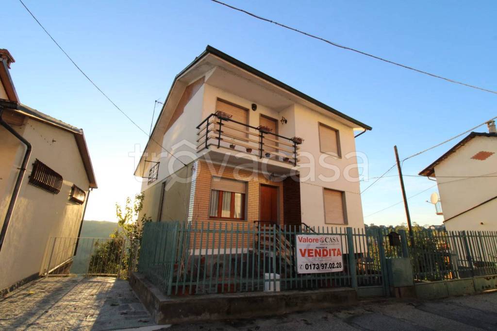 Casa Indipendente in vendita a Govone via Rocca, 15
