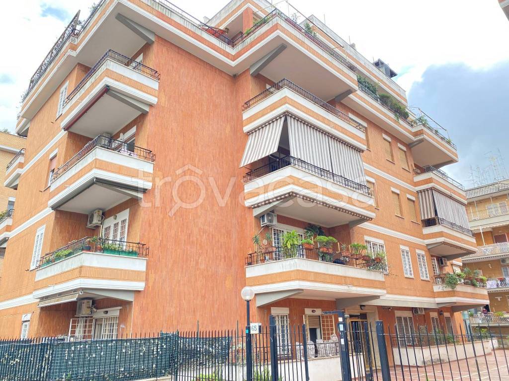 Appartamento in vendita a Roma via Andrea del Verrocchio, 65