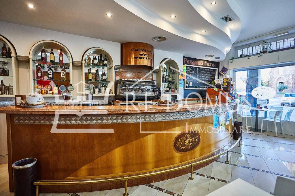 Bar in vendita a Cesano Maderno piazza Monsignor a. Arrigoni, 2