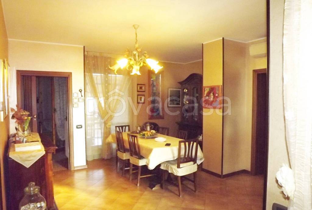 Appartamento in vendita a Lacchiarella via Palmiro Togliatti, 57