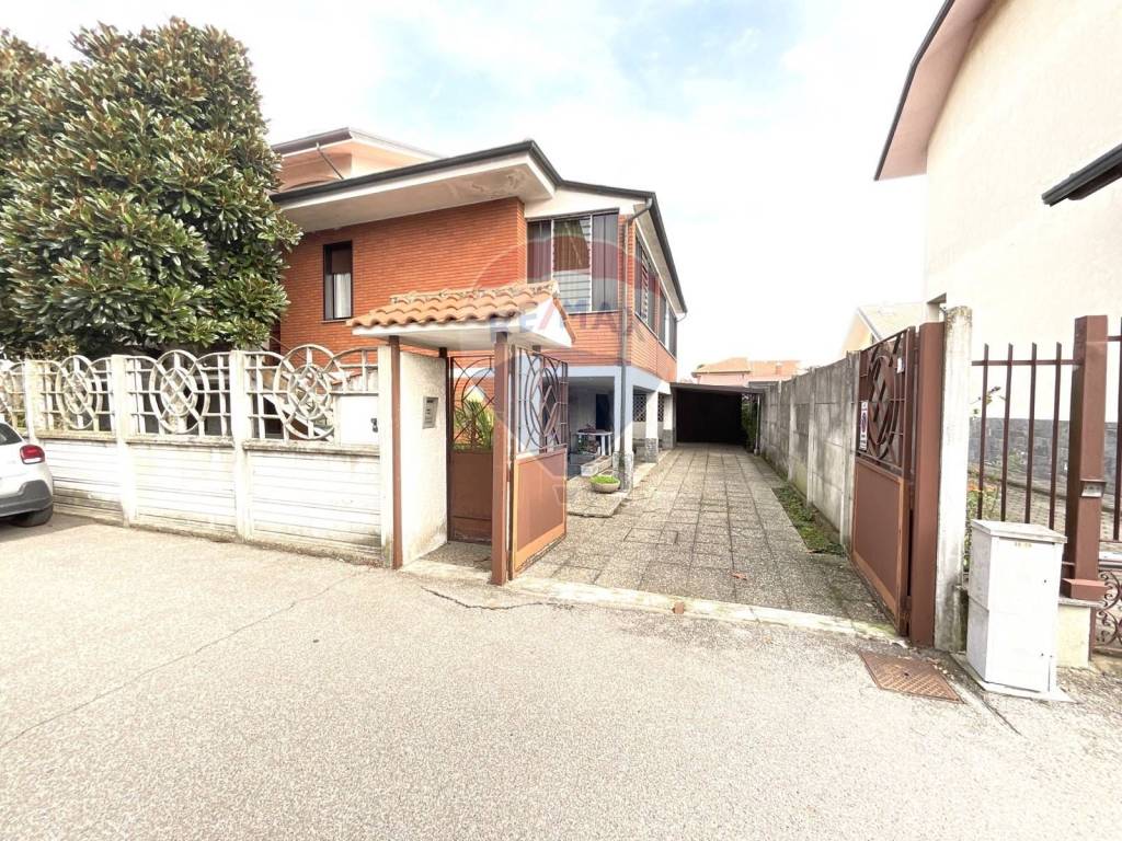 Villa Bifamiliare in vendita a Casorezzo via Leopardi, 8