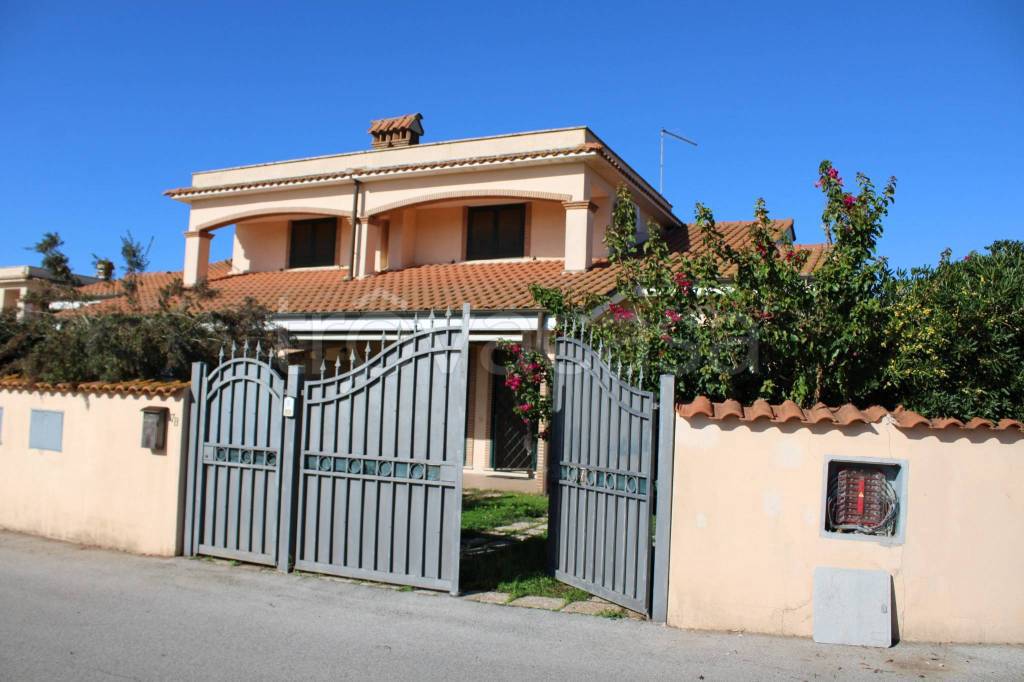 Villa Bifamiliare in vendita ad Ardea via Campo di Carne, 47A