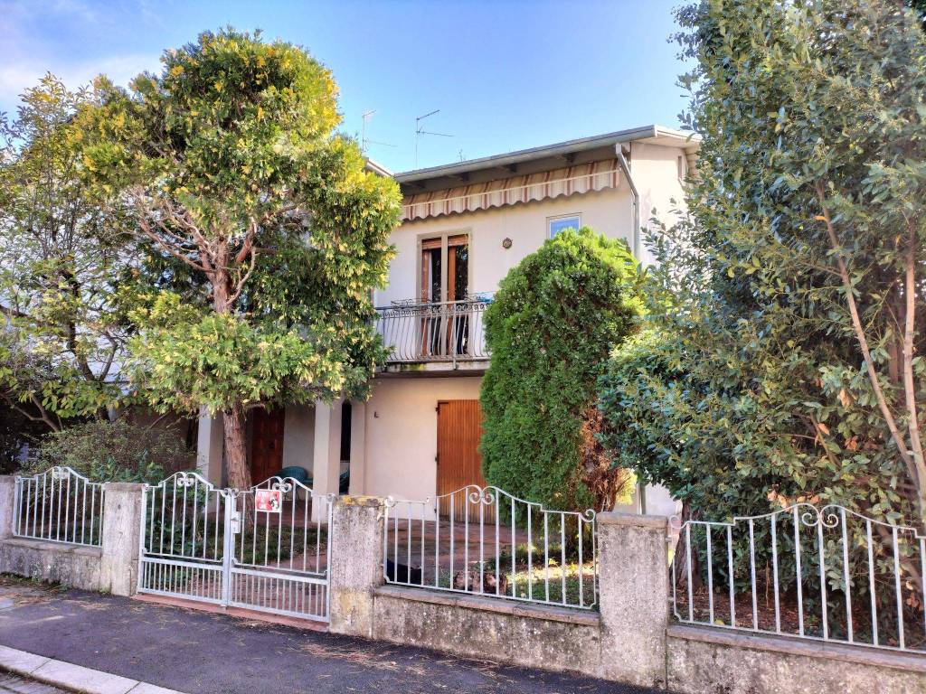 Villa Bifamiliare in in vendita da privato a Ravenna via Marzeno, 9