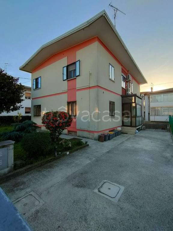 Villa Bifamiliare in vendita a Udine via Valcellina, 8