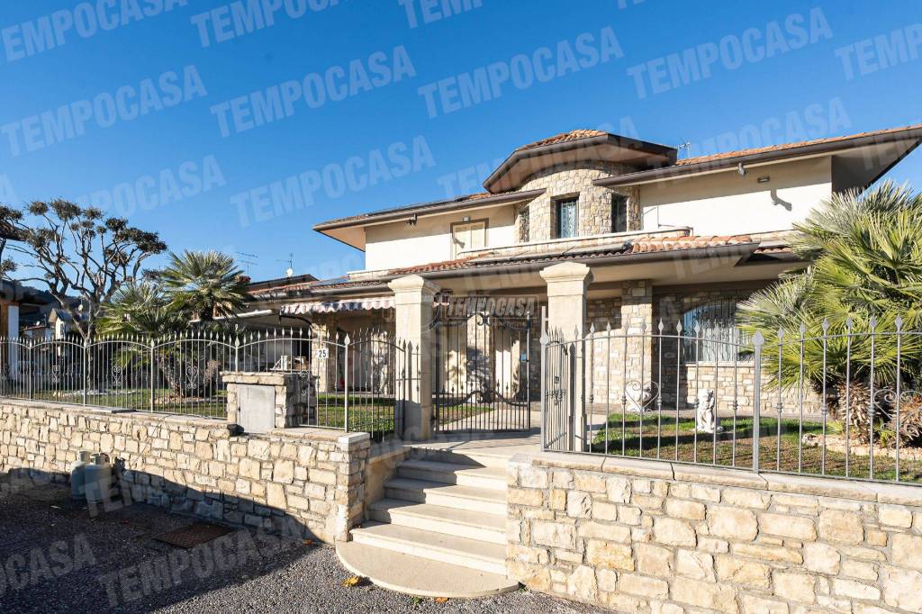 Villa in vendita a San Paolo d'Argon via Aldo Moro 25
