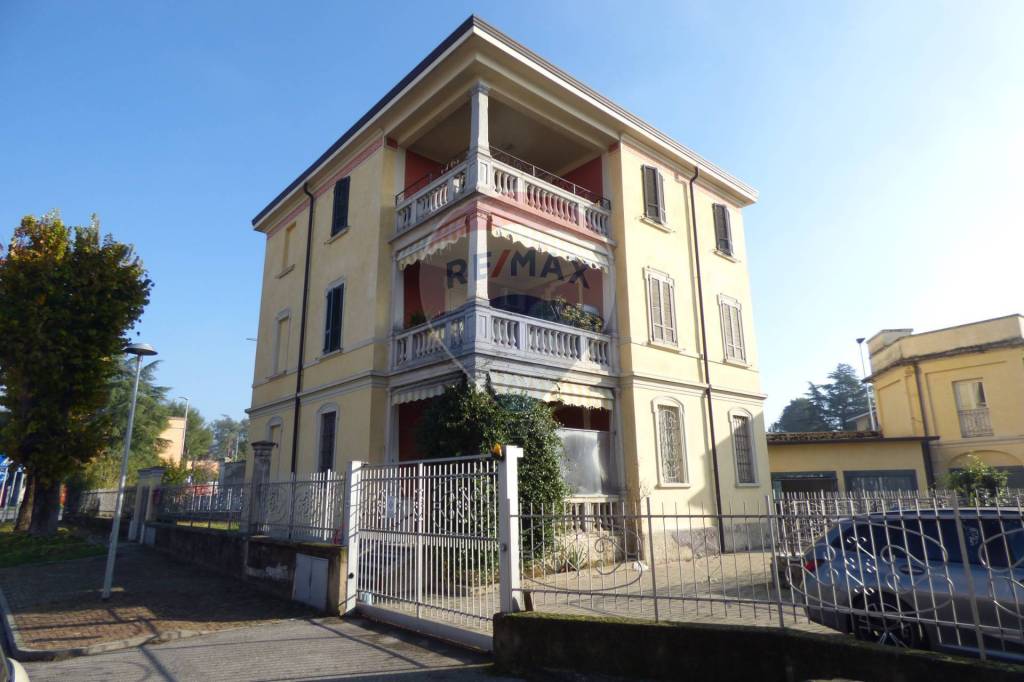 Casa Indipendente in vendita a Castiglione delle Stiviere piazzale San Pio X, 6