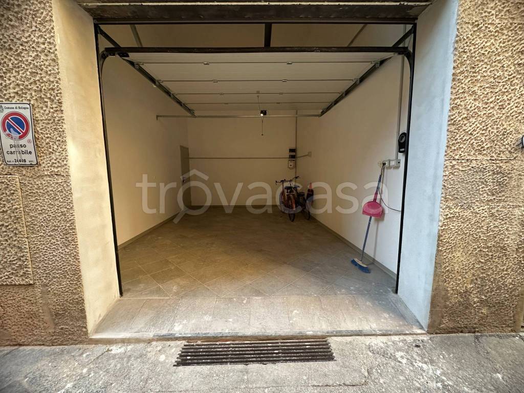 Garage in affitto a Bologna via San Giuliano