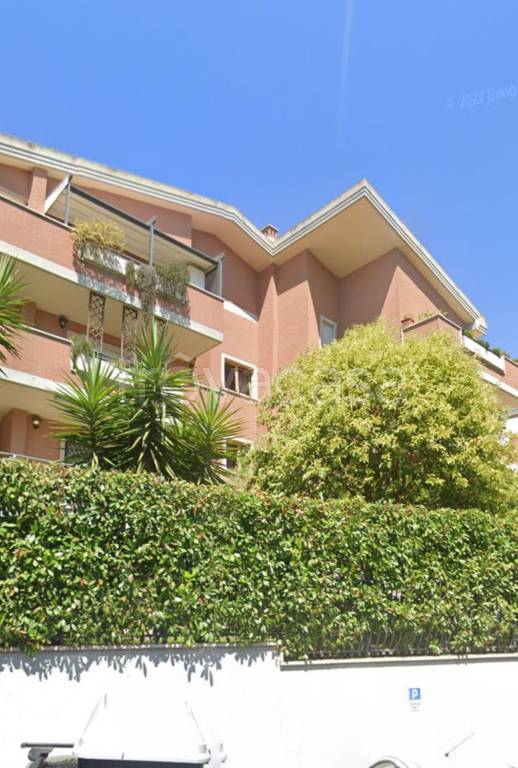 Appartamento in vendita a Roma via Vittorio Marimpietri, 11