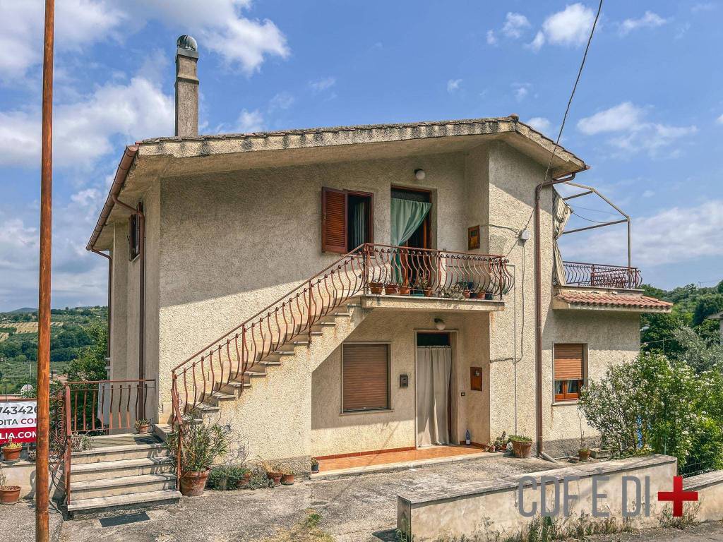 Villa in vendita a Toffia via Antonio Gramsci