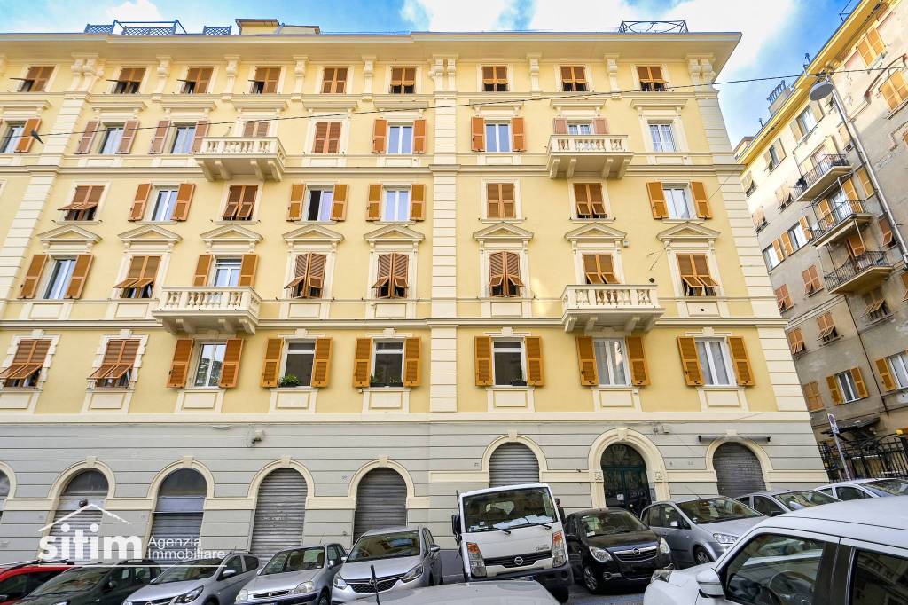 Magazzino in vendita a Genova via Francesco Sivori, 22