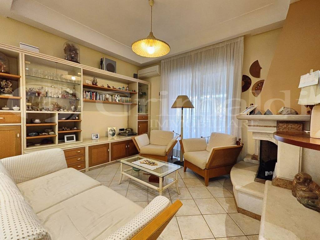 Appartamento in vendita a Napoli via Diomede Carafa , 58