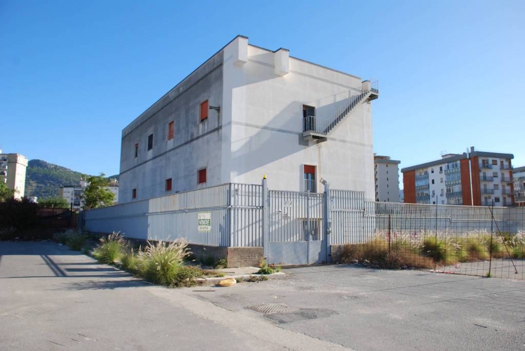 Capannone Industriale in vendita a Palermo viale Francia