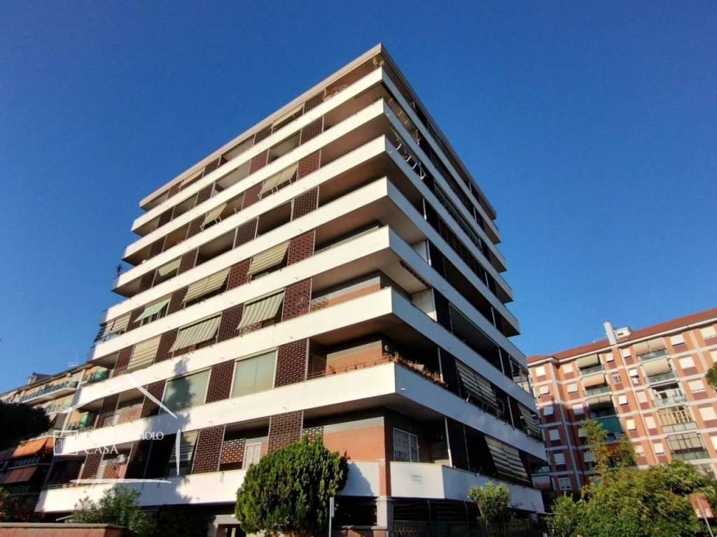 Appartamento in vendita a Roma via Cornelio Sisenna 22