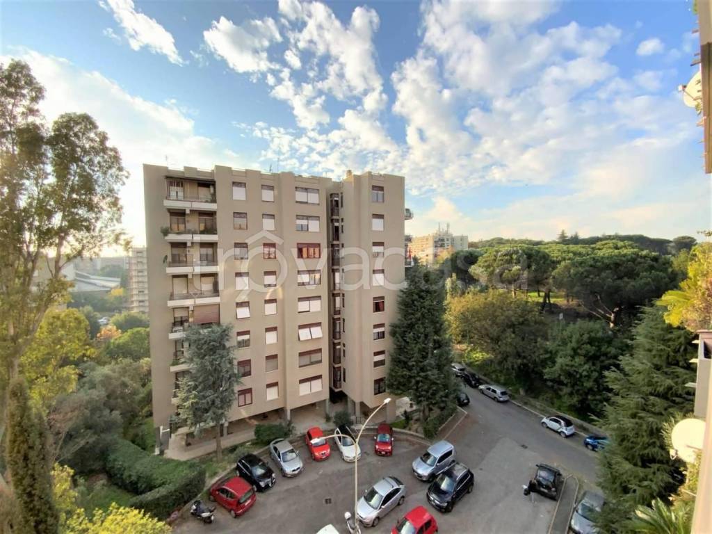 Appartamento in vendita a Roma via Mario De Renzi, 48