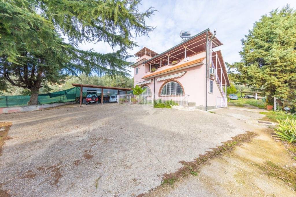 Villa in vendita a Fonte Nuova via Lago Tana, 62