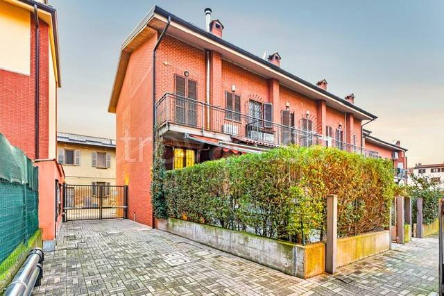 Villa a Schiera in vendita a Milano via Muggiano, 5