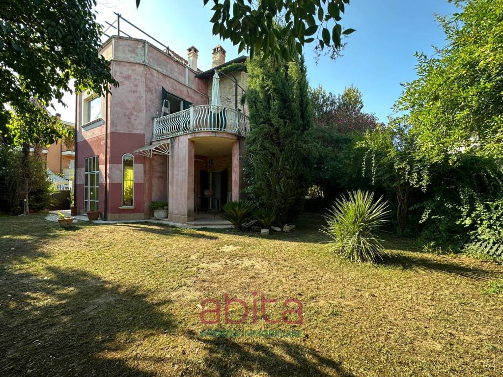 Villa in vendita a Colli del Tronto via Burrone, 4