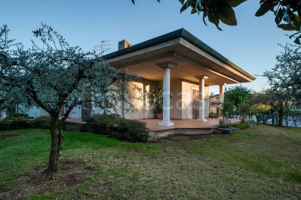 Villa in vendita a Rezzato via Aldo Moro