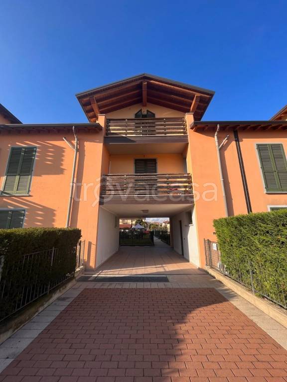 Appartamento in vendita a Calusco d'Adda piazza Torre Bartolomeo Colleoni
