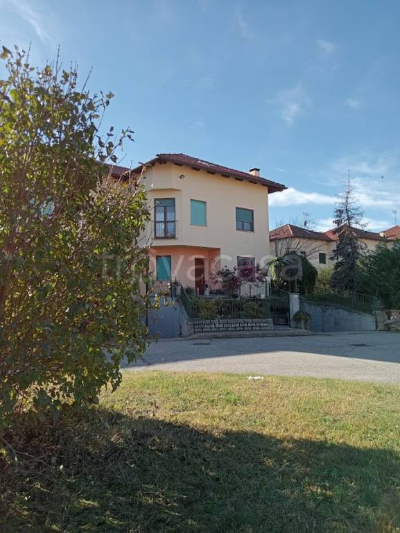 Villa a Schiera in vendita a Piobesi d'Alba