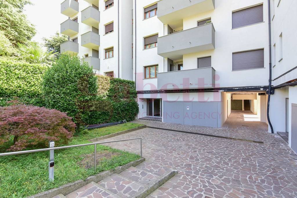 Appartamento in vendita a Cantù via Don Luigi Sturzo, 1
