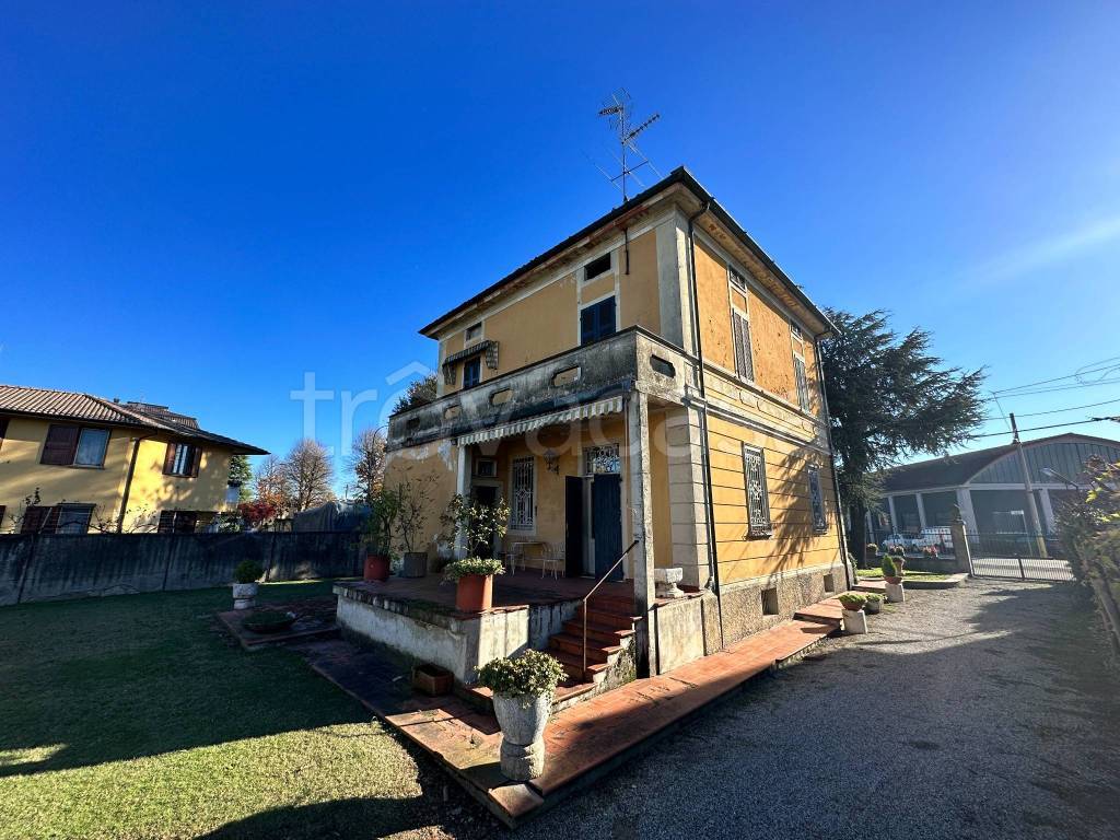 Villa in vendita a Robecco d'Oglio via Camillo Benso di Cavour, 16